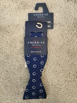 American Lifestyle Horseshoe Bow Tie & Lapel Pin Set Navy Blue Derby NWT