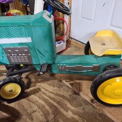 John Deere Kids Pedal Tractor