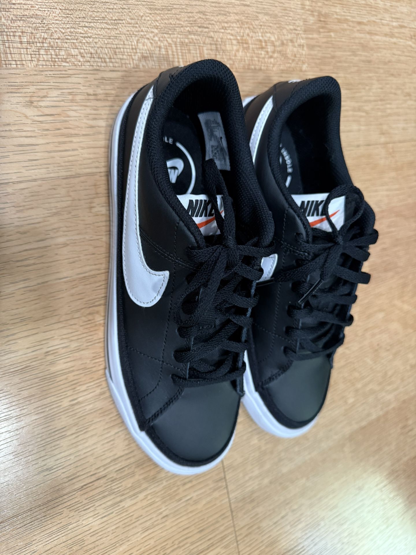Nike Size 5 Boys Brand New Condition  Excellent Condition 