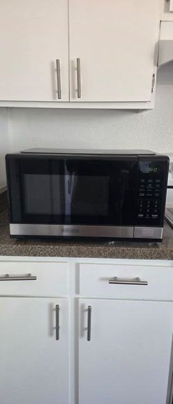 BLACK+DECKER 1.1 Cu Ft 1000W Digital Microwave – Like New
