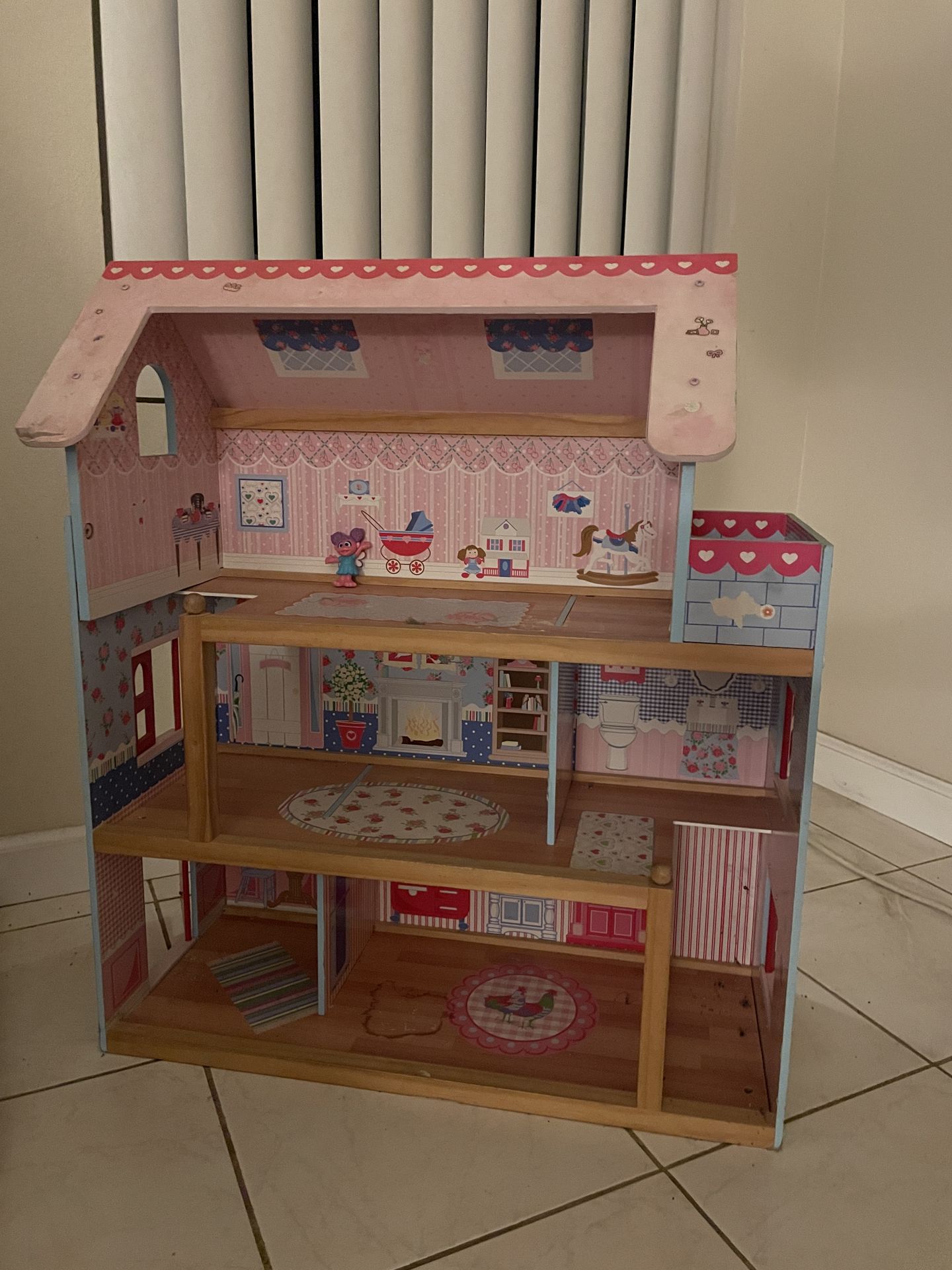 Kids doll house