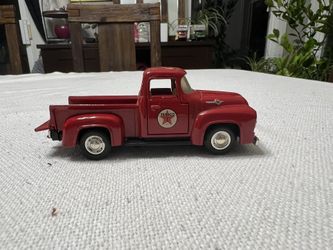 Road Champs 1956 Red Texaco Ford F-100 Pick Up 1:43 Scale Diecast