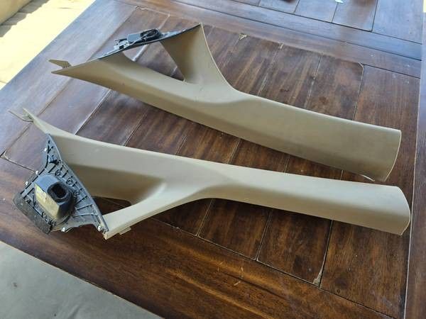 2015-18 Kia Sedona Pillars / Center Console
