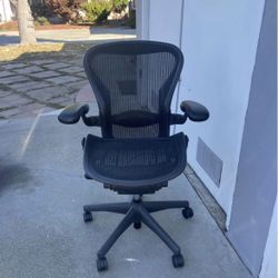 Herman Miller Aeron Size B Fully Loaded 