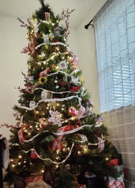 Beautiful Lit 7.5 ft Christmas Tree With Berries, Pinecones