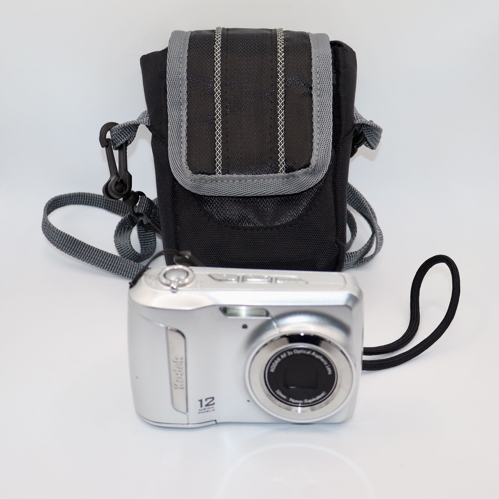Kodak Digital Camera EasyShare C143 12.0MP Silver With Pouch