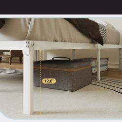 MAINSTAYS     MARCO PESADO DE LA CAMA DEL LISTÓN DE ACERO DE 14 MAINSTAYS 14" HEAVY DUTY WHITE STEEL SLAT BED FRAME, KING        35.56cm80in Lx 76in W