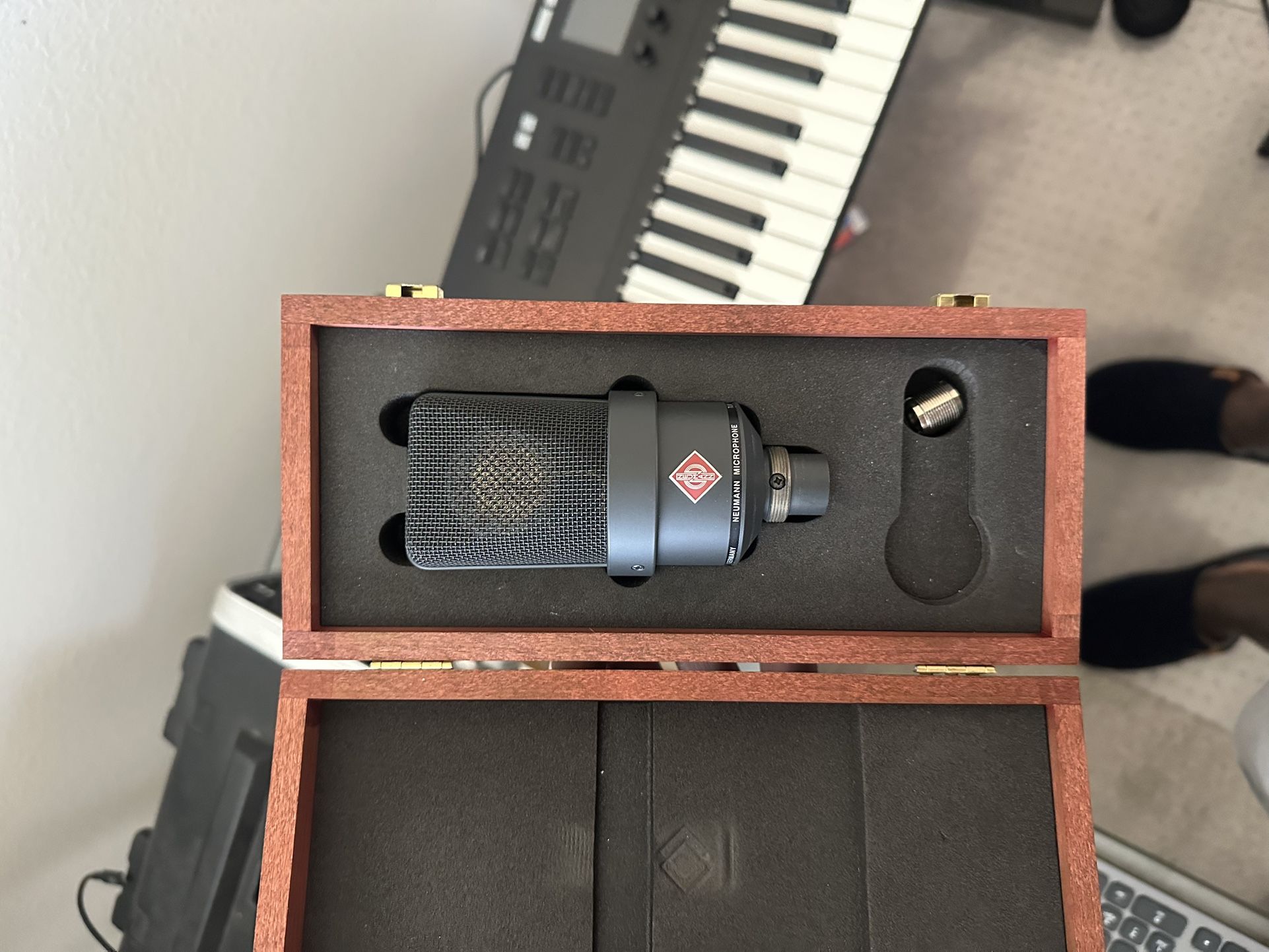 Neumann TLM 103, Warm Audio WA73, Furman M-8Dx