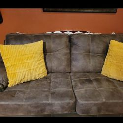 MOVING SOFA AND CHAIR W OTTOMAN 