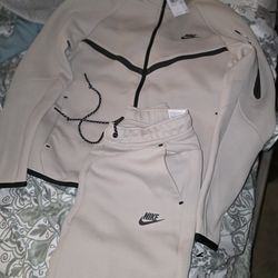 Nike tech mens large