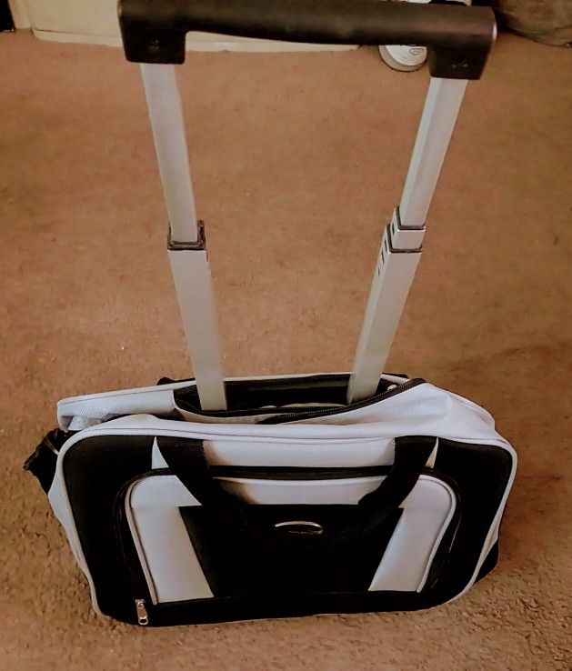 Brand New Bella Russo Rolling Luggage Suitcase