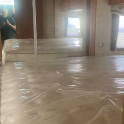 $600  Saatava   Hybrid Latex  King Mattress  New In Plastic 