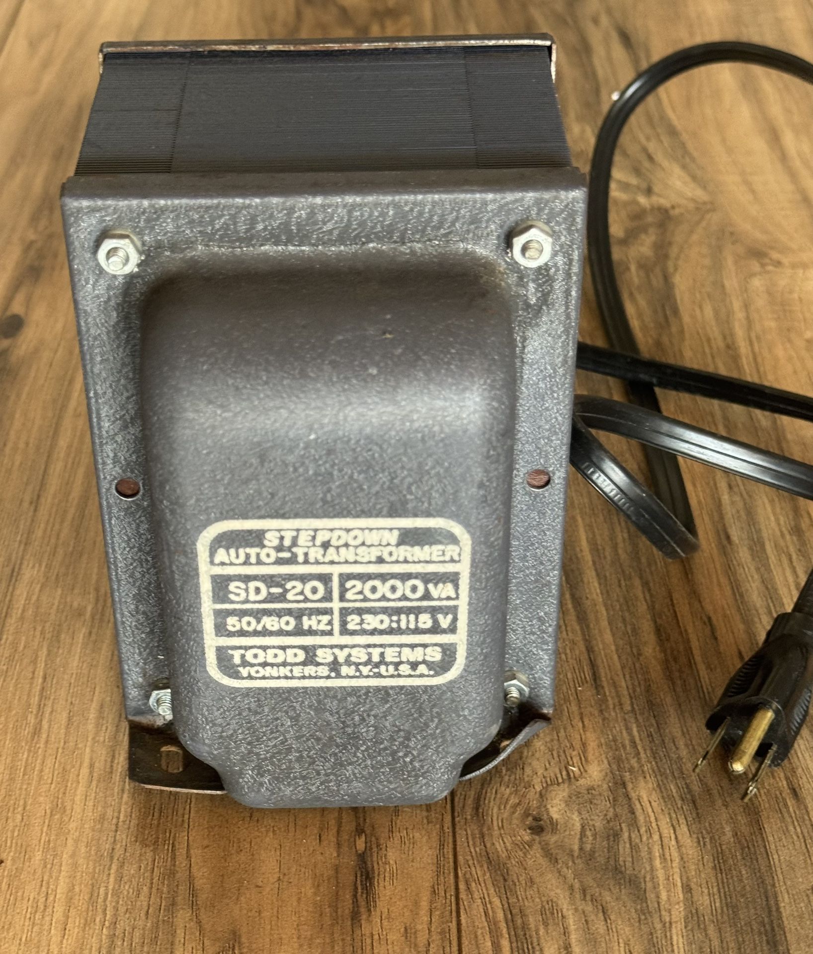 Vintage Todd Systems Step Down Auto-Transformer / SD-20 / 2000VA 220:115v 50/60 HZ - Good condition