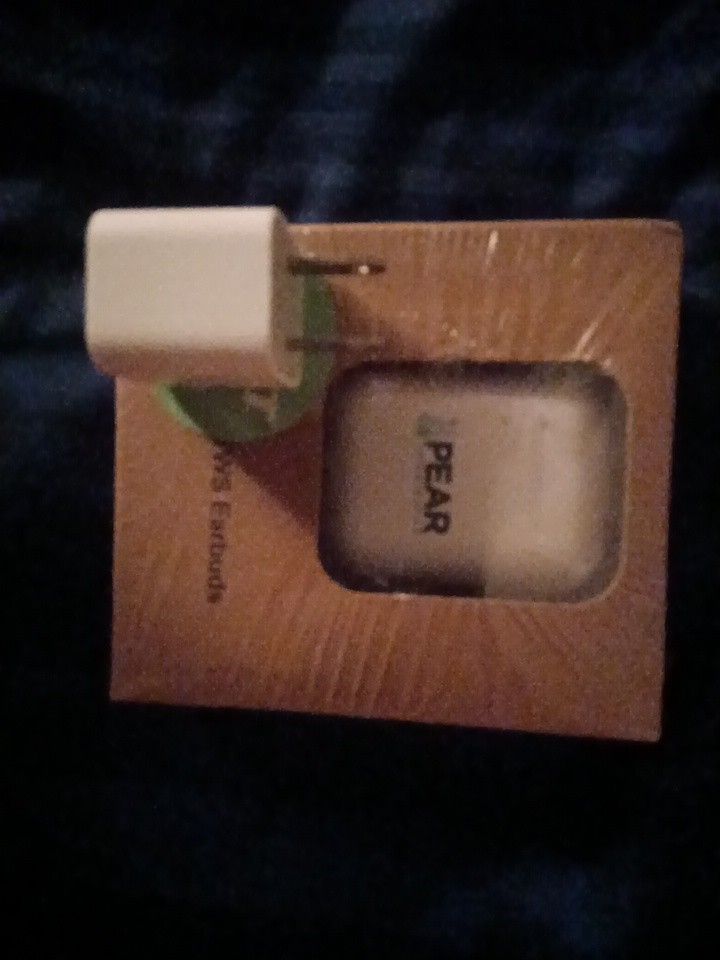 Pear Wireless Earbuds New In Box Very Similar To Apple Earbuds Comes W/Real Apple Charger Block!