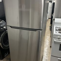 INSIGNIA 30” TOP FREEZER REFRIGERATOR 