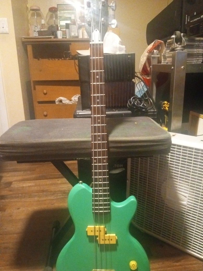 1980s Voyager Bass Guitar Plays Good Cool Pickups Nice Neck Good Shape Rare 200 Bucks Cash Or Trade For 6 String Electric