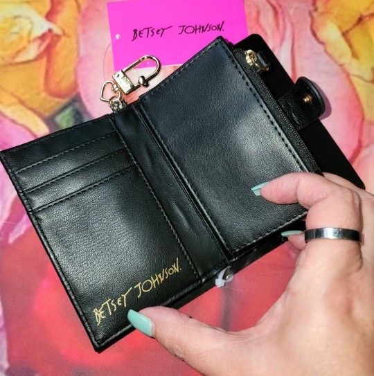 Nwt betsey johnson wallet card holder new for Sale in Bremerton