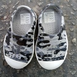Native Shoes Child 4  "LIKE NEW"