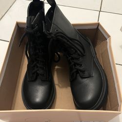 Black Boots 
