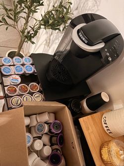 Keurig- Works perfect, comes with tray and 25+ K cups