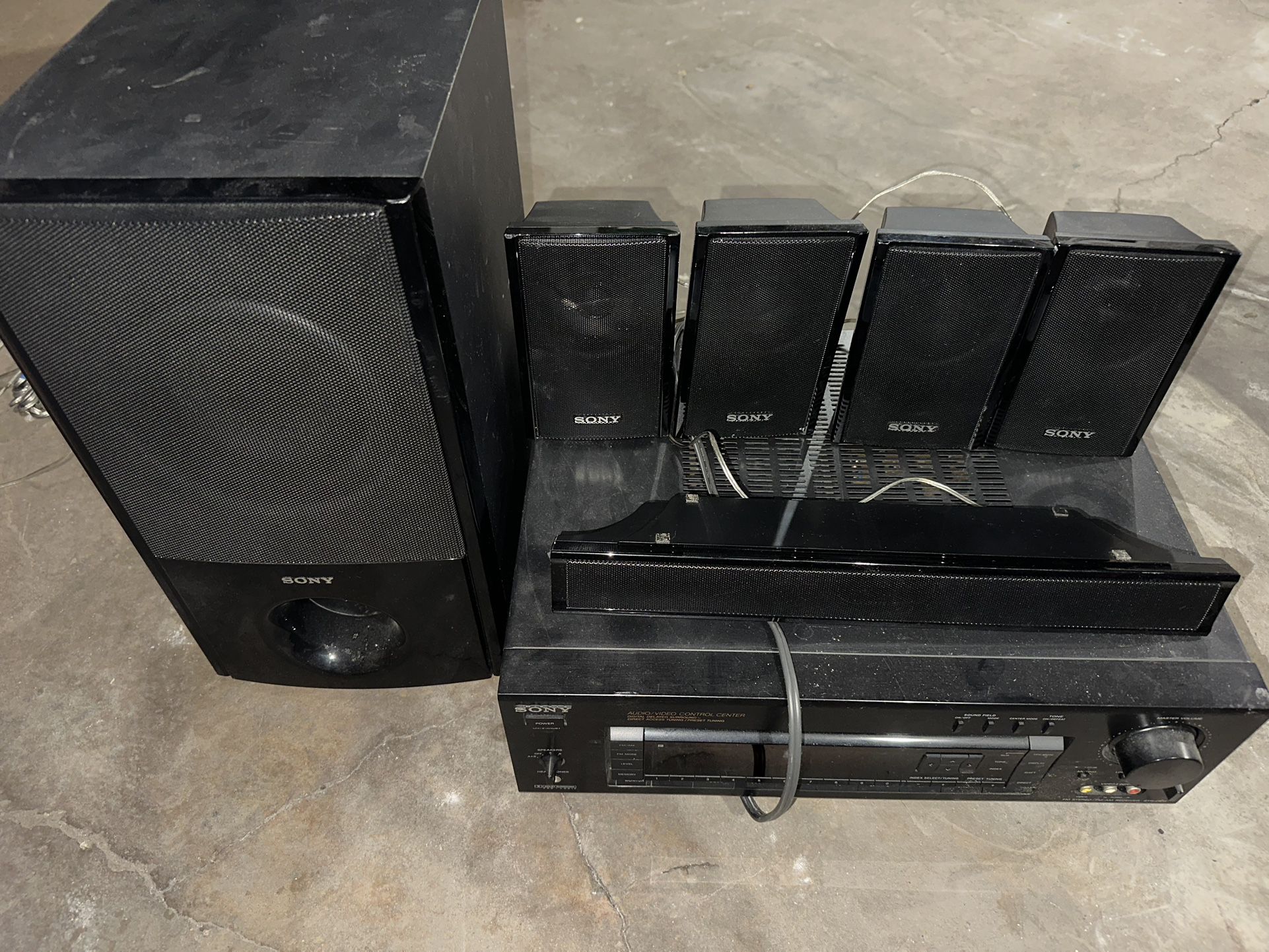SONY STR-D915 Receiver And Speaker 