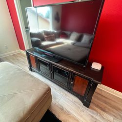 Elegant & Durable Craftsmanship TV Console/Stand