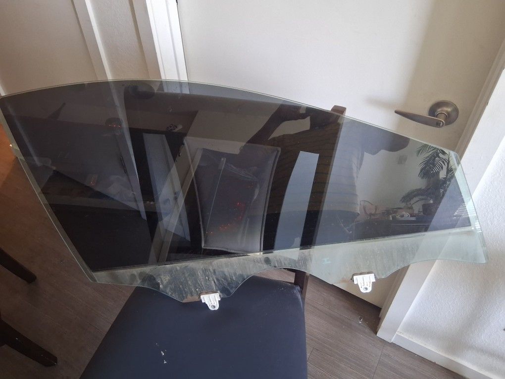 2014 Nissan Rouge Pass. Front Window
