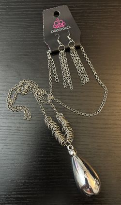 Paparazzi Drop Necklace