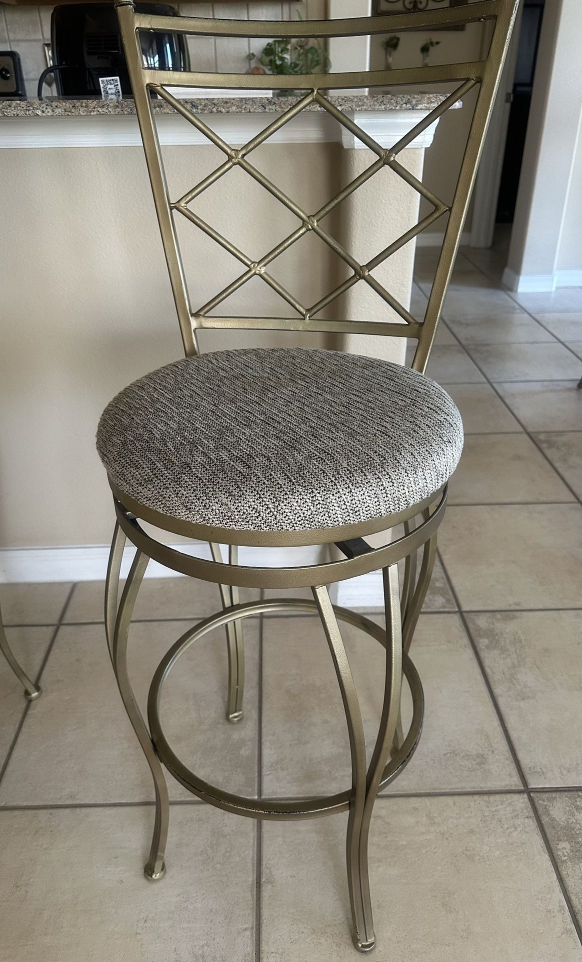 5 Stools Bar