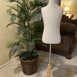YOUNG ADULT MANNEQUIN:  CAN BE HUNG, TABLETOP OR WITH STAND