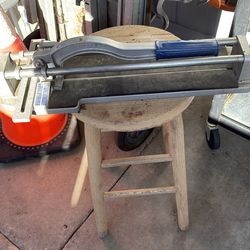 Tile cutter
