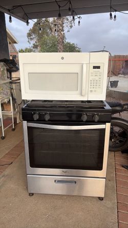 Stove and mounted microwave