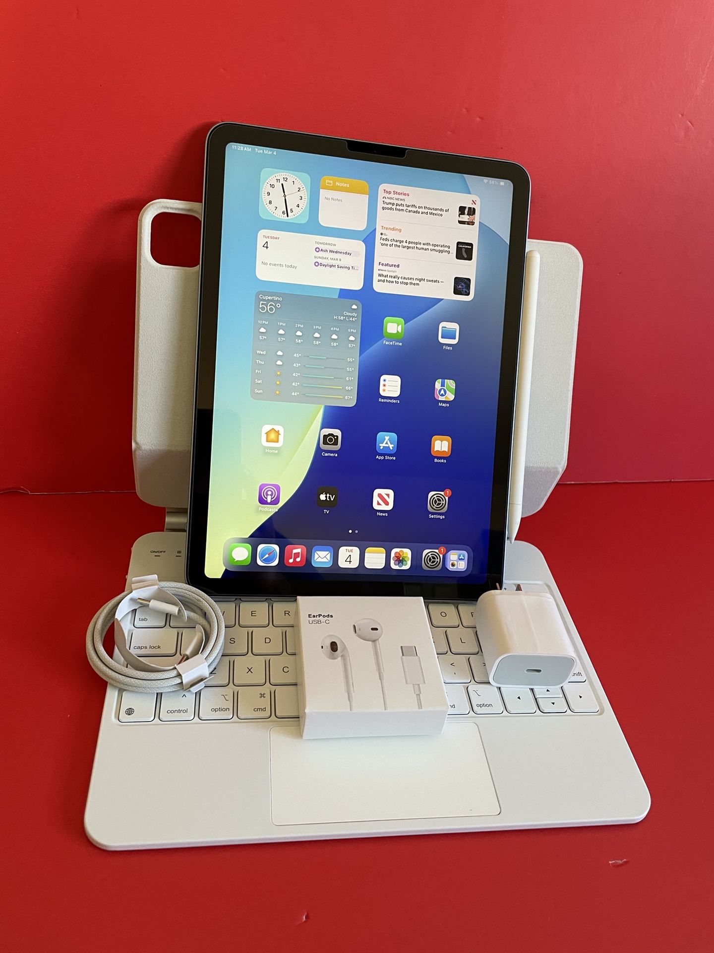 Apple IPad Air 5th Generation (10.9” Liquid Retina/ M1 chip / 2022 Model) 64GB with pen, keyboard case & Accessories (256gb $579)