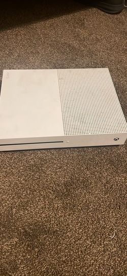 XBOX ONE USED BUT IN GOOD CONDITION