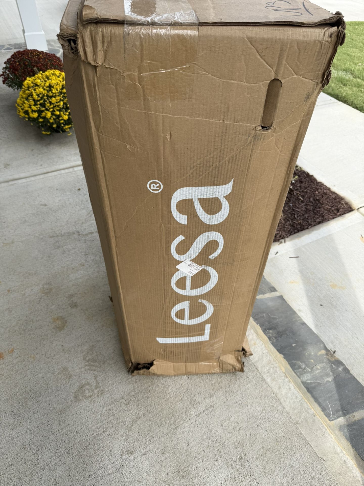 Brand new King Leesa legend 12” hybrid mattress. $600. Will deliver for a fee