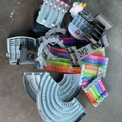 Hot Wheels Mario Kart Rainbow Road Raceway 