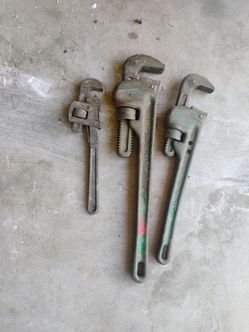 Pipe wrenches