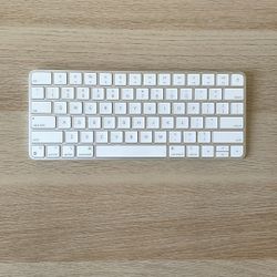 Apple Keyboard - Cable Not Included