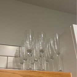 New set of 12 Champaign glasses