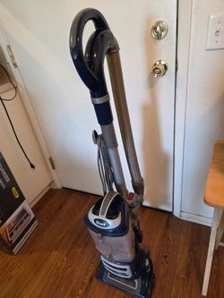 VACUUM/SHARK