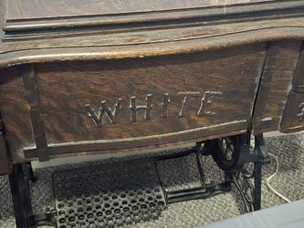 Antique White Trundle Sewing Machine