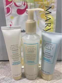 Mary Kay Satin Hands Three-Piece Set Fragrance-Free / New with bag