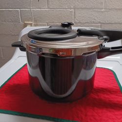 Pressure Cooker In Crockpots In Slow Cookers In Pressure Cookers In Great Condition Looks Like New 
