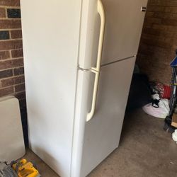 Frigidaire Refrigerator 