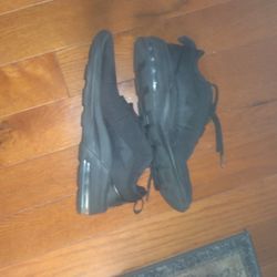 Nike Air Max Motion 2 Size 8 Mens