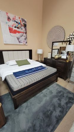 New!! 4 pc Casual Transitional King Bedroom set