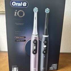 Pack of 2 ORAL B io Series 7 electric Toothbrushes 