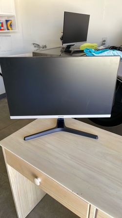 Samsung Flat Screen Monitor with Stand 24”