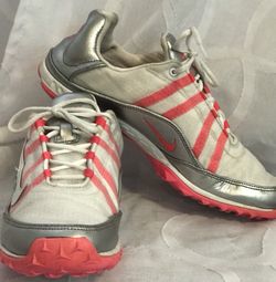 Nike White and Pink Rare Size 8.5