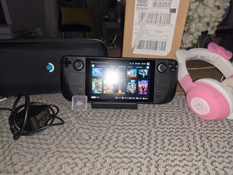 500 GB LCD SteamDeck with Offical dock, 2 sd cards, and razer headset
